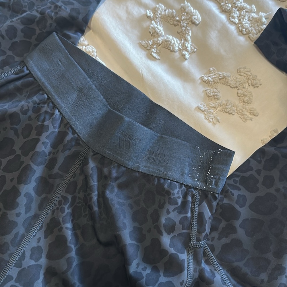 Small Adidas Set. Leggings-Bra-Cropped Baby Tee - Picture 6 of 7